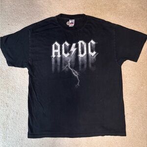 VTG 2004 AC/DC Lightning Bolt Tour Band T-Shirt Mens Size XL Y2K Grunge Rock